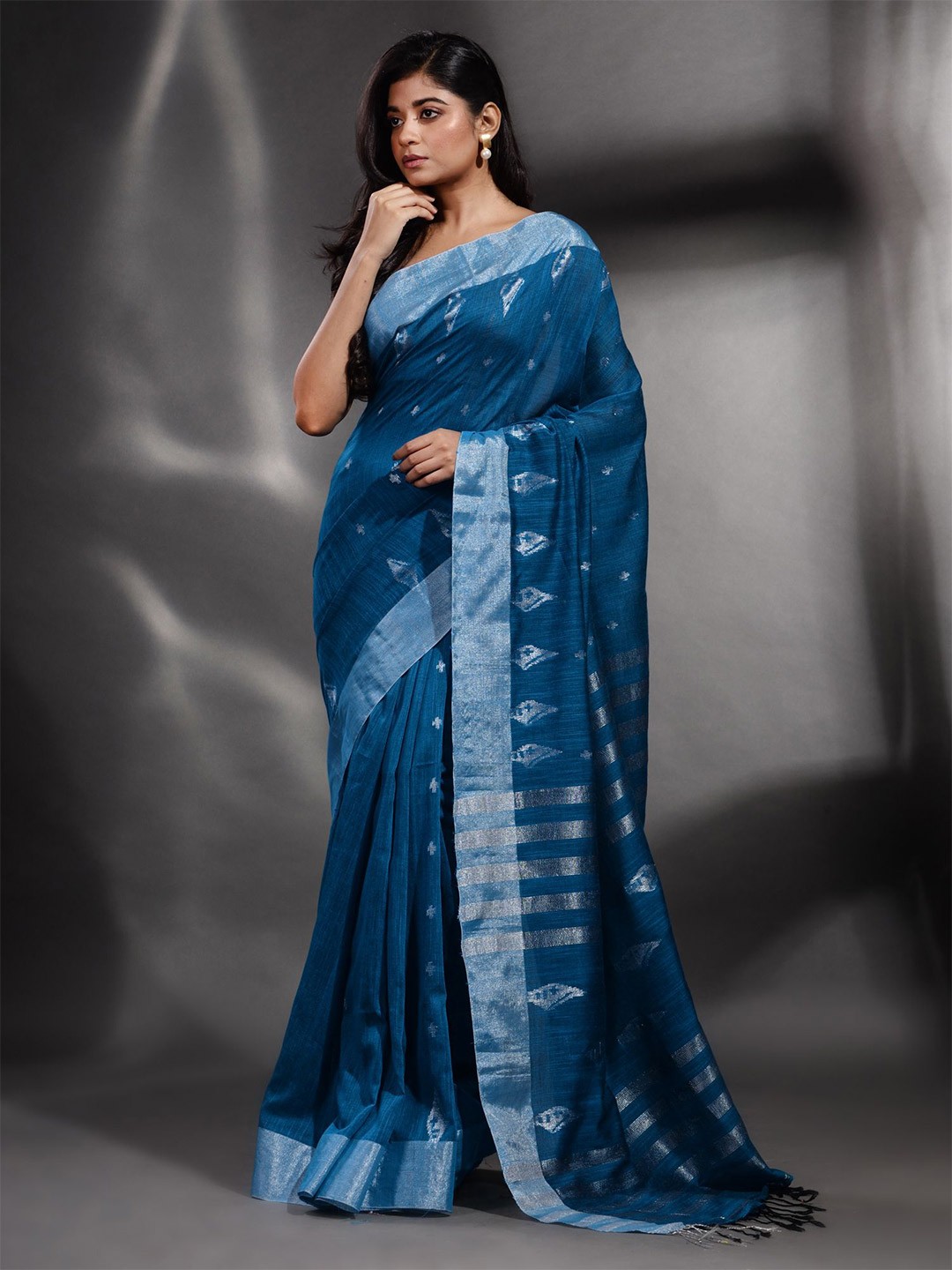 

Arhi Blue & Silver-Toned Woven Design Zari Pure Cotton Saree