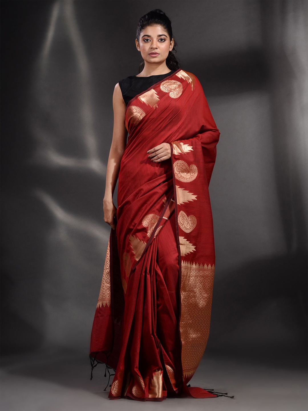 

Arhi Red & Gold-Toned Woven Design Zari Pure Silk Saree