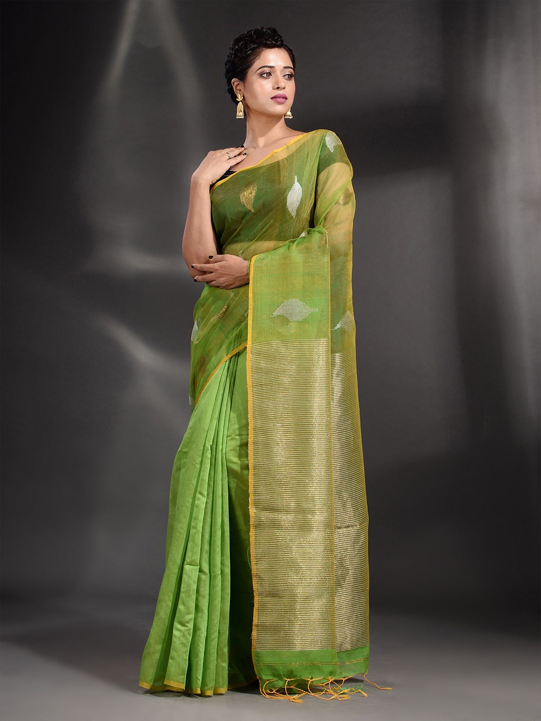 

Arhi Green & Gold-Toned Woven Design Zari Saree