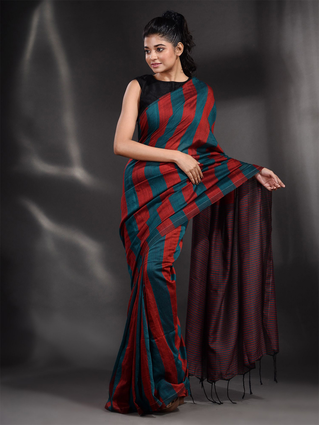 

Arhi Red & Green Striped Pure Cotton Saree