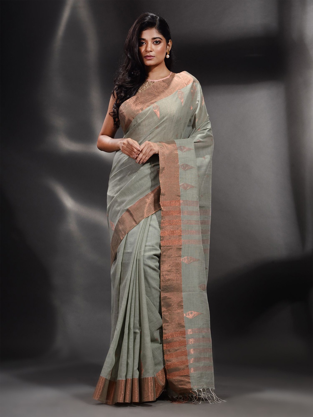 

Arhi Women Grey & Copper-Toned Woven Design Zari Pure Cotton Saree