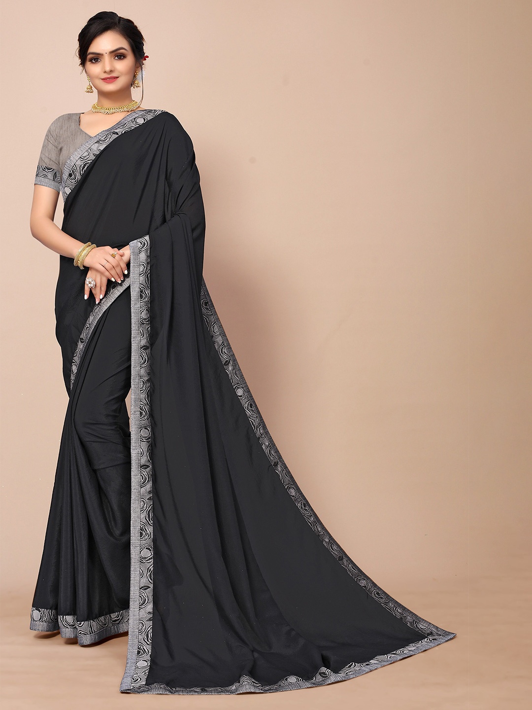 

Mitera Women Grey & Black Saree With Unstitched Blouse Piece