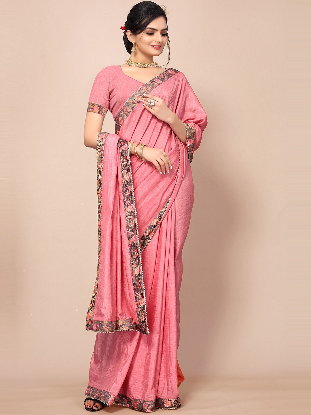 

Mitera Women Coral & Grey Saree With Unstitched Blouse Piece