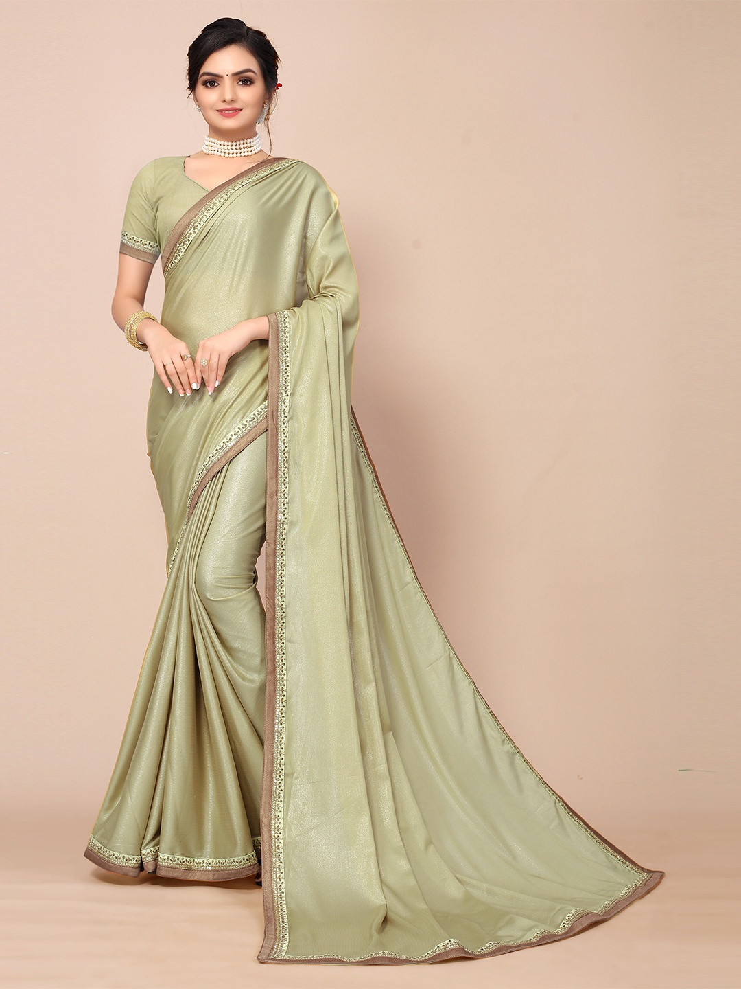 

Mitera Women Green & Gold-Toned Embroidered Saree With Unstitched Blouse Piece