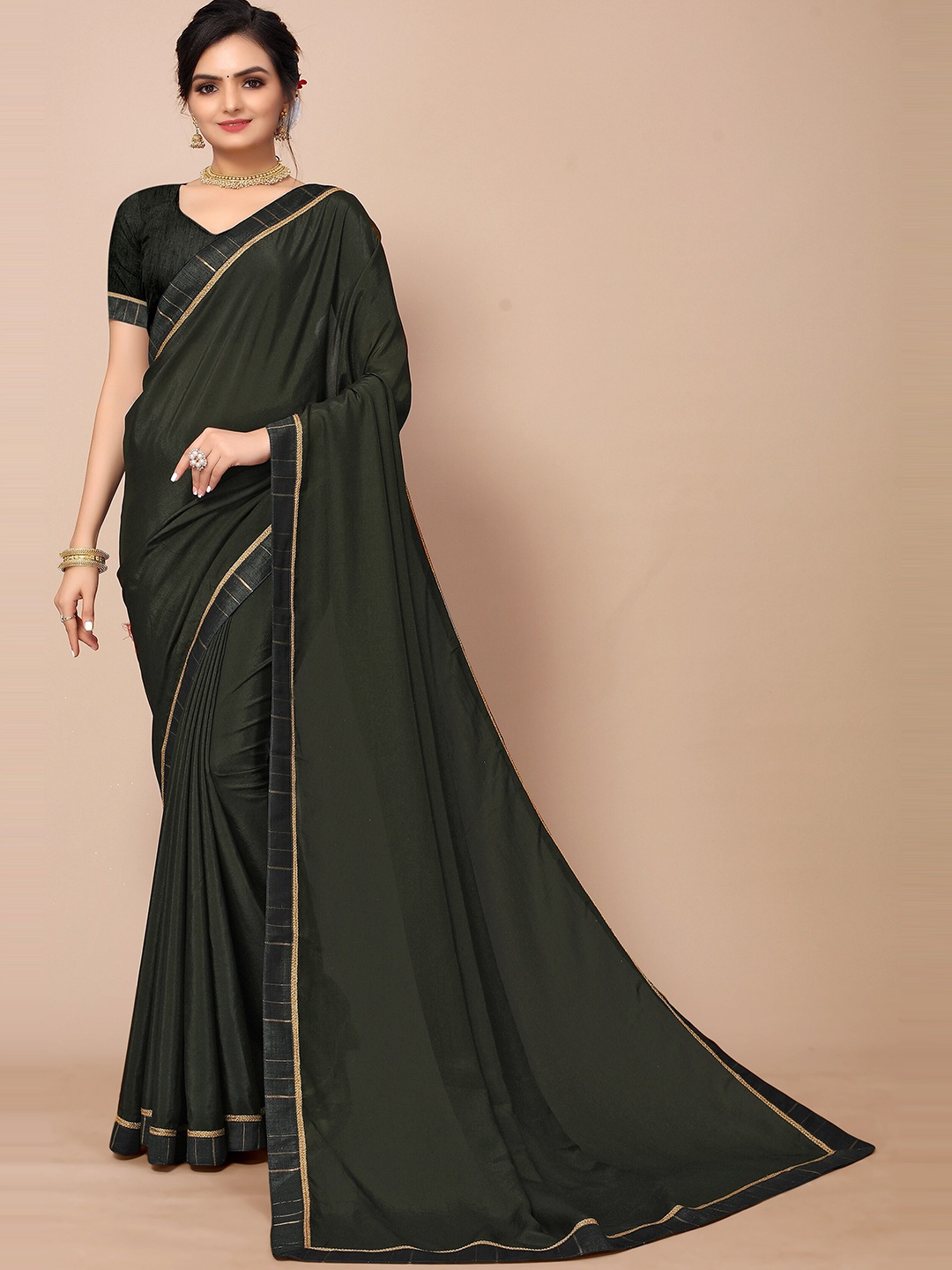 

Mitera Women Green Poly Georgette Saree With Unstitched Blouse Piece