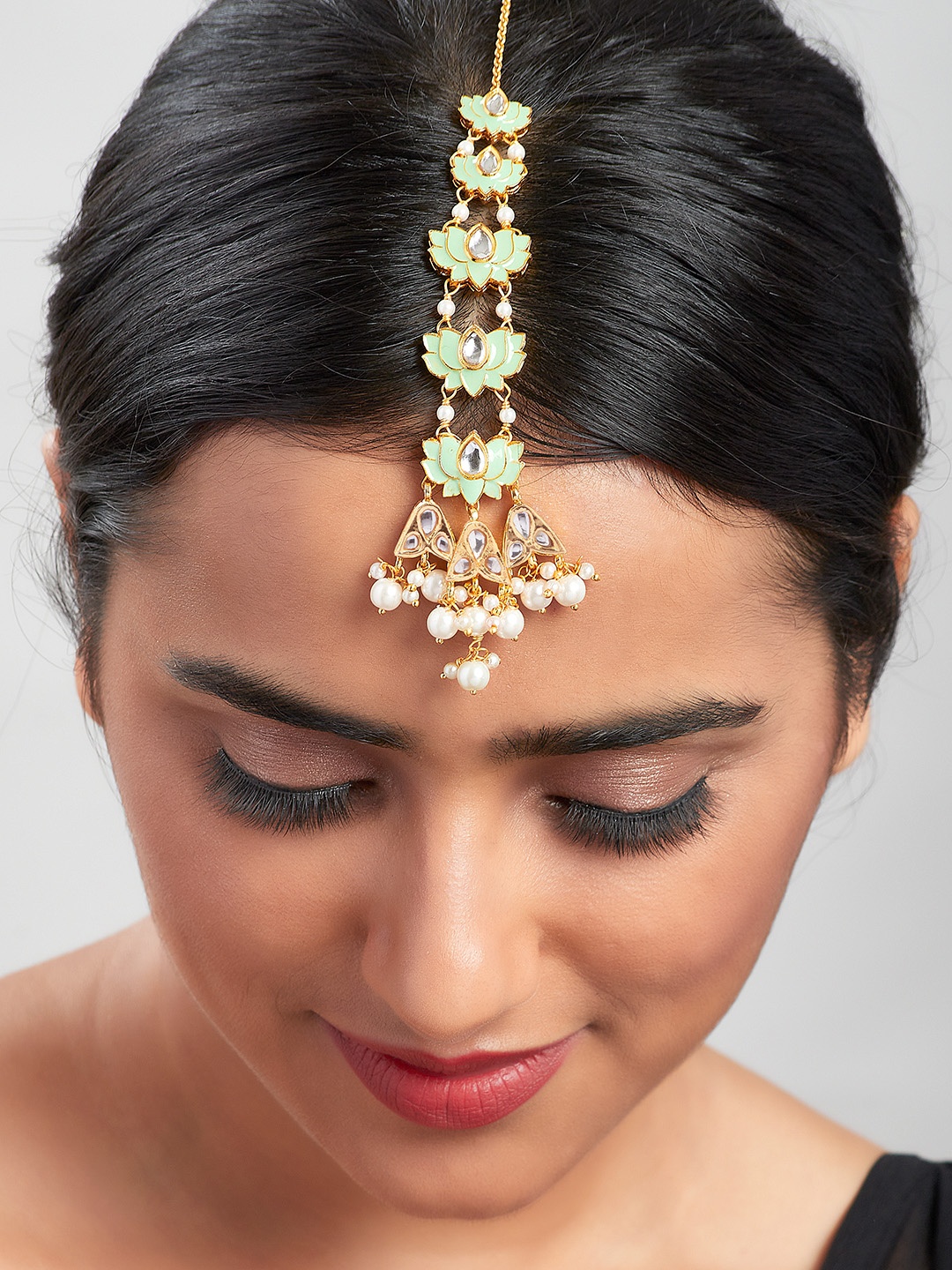 

Ahaanya Gold-Plated White Kundan Studded & Beaded Enamelled Maang Tikka