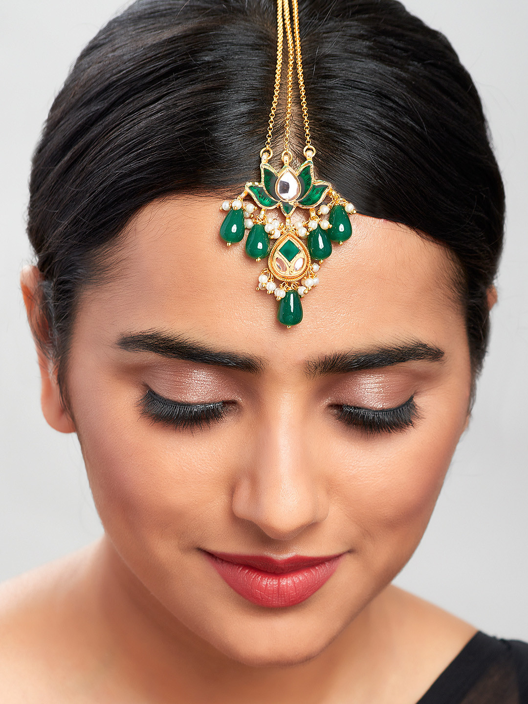 

Ahaanya Gold-Plated Green & White Kundan Studded & Beaded Maang Tikka