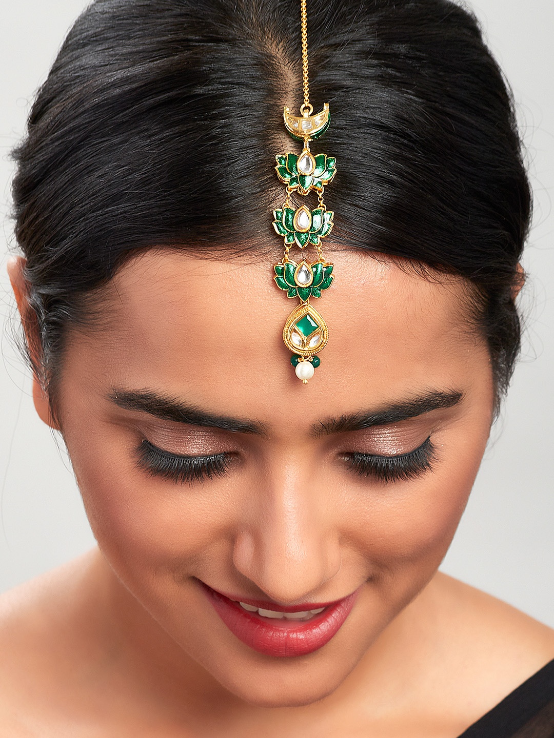 

Ahaanya Gold-Plated Green & White Kundan Studded & Beaded Enamelled Maang Tikka