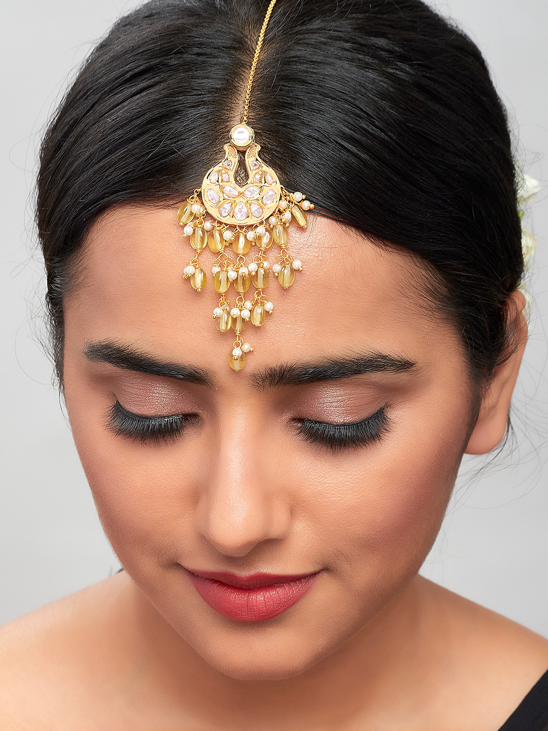 

Ahaanya Gold-Plated White Kundan Studded & Beaded Maang Tikka