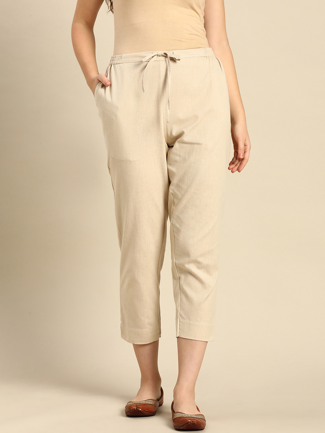 

FLAVIDO Women Cream-Coloured Trousers