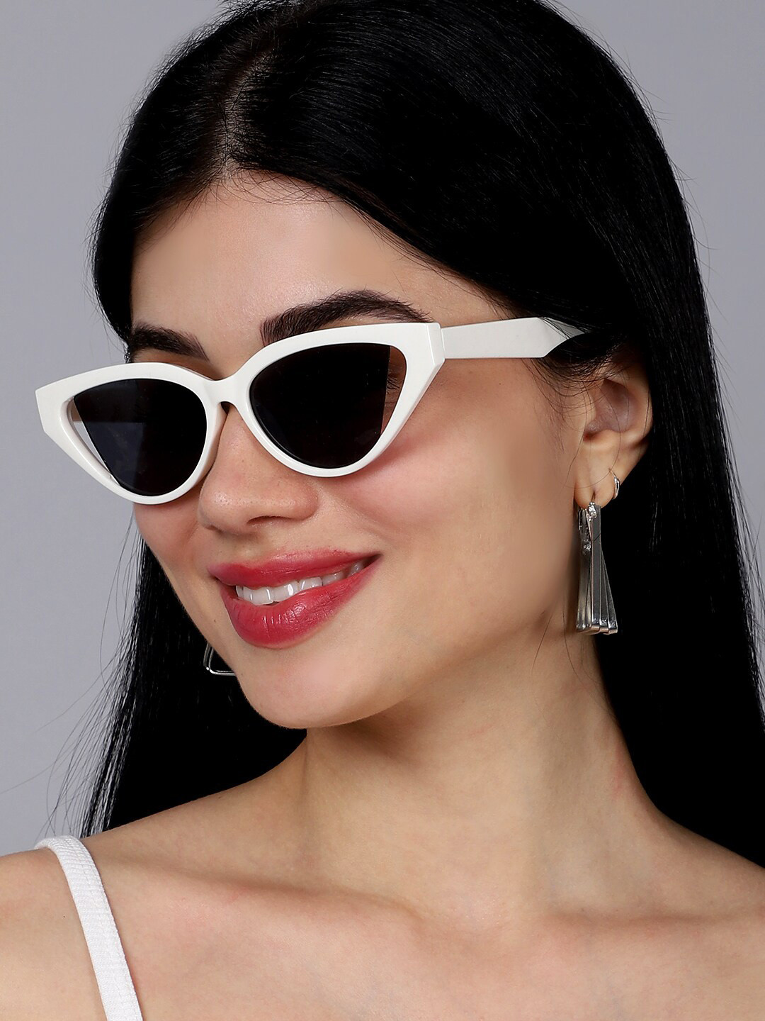 

QUIRKY Women Black Lens & White Cateye Sunglasses with UV Protected Lens-QKY008C