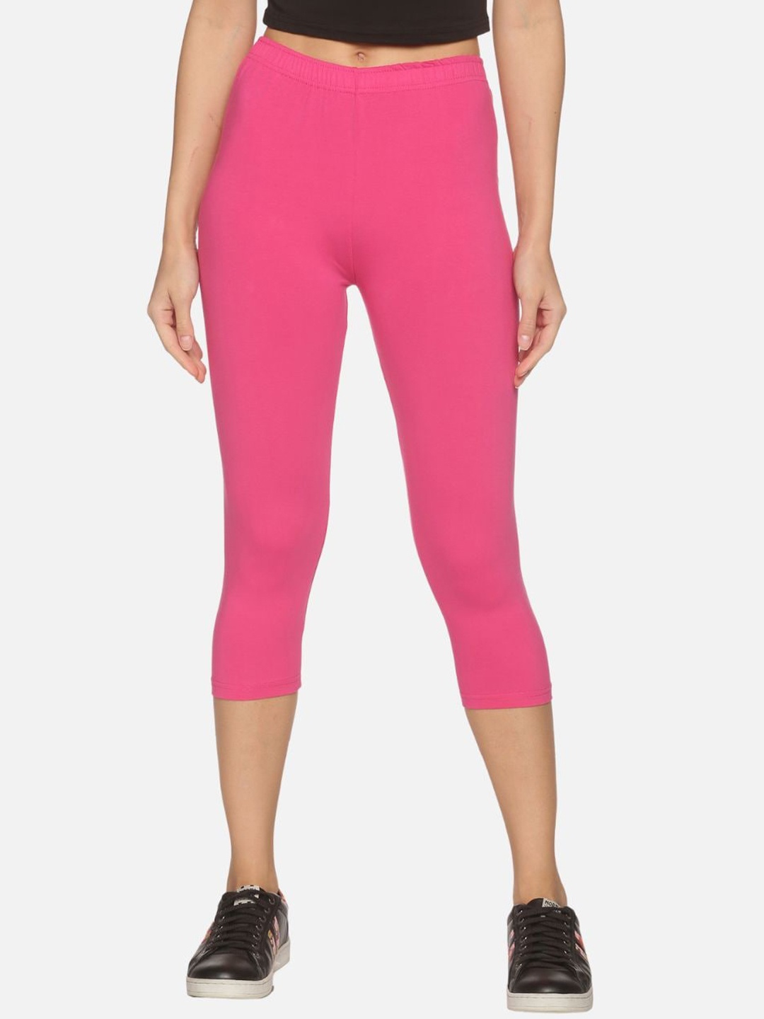 

Outflits Women Pink Solid Skinny-Fit Three Fourth Length Leggings