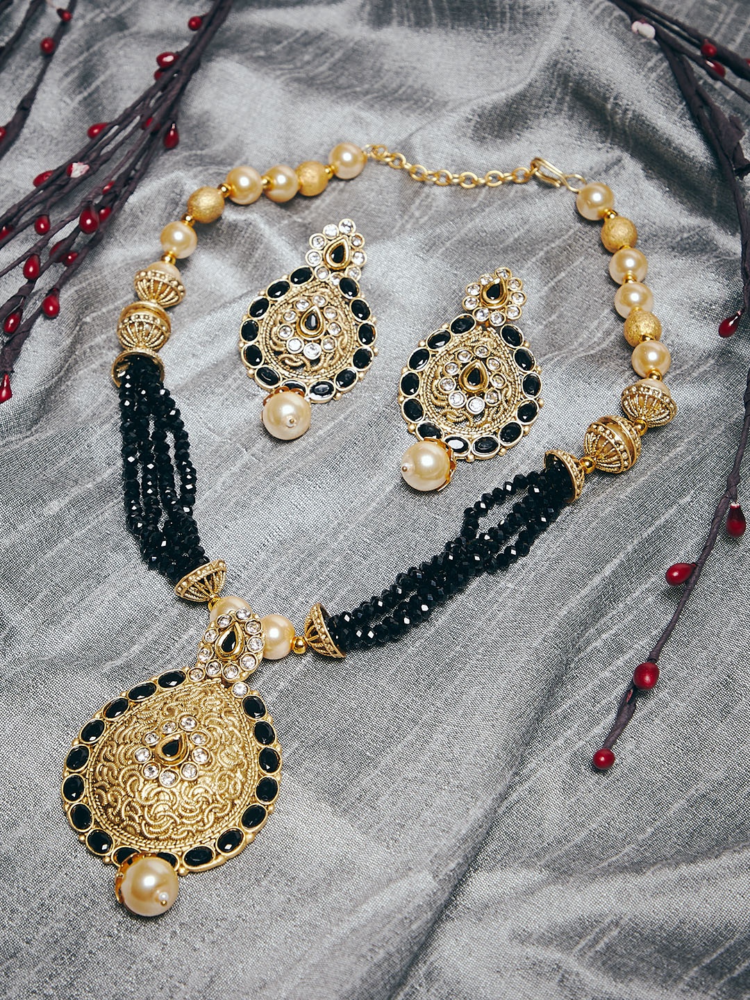 

PANASH Gold-Plated Black & White Kundan-Studded Beaded Jewellery Set