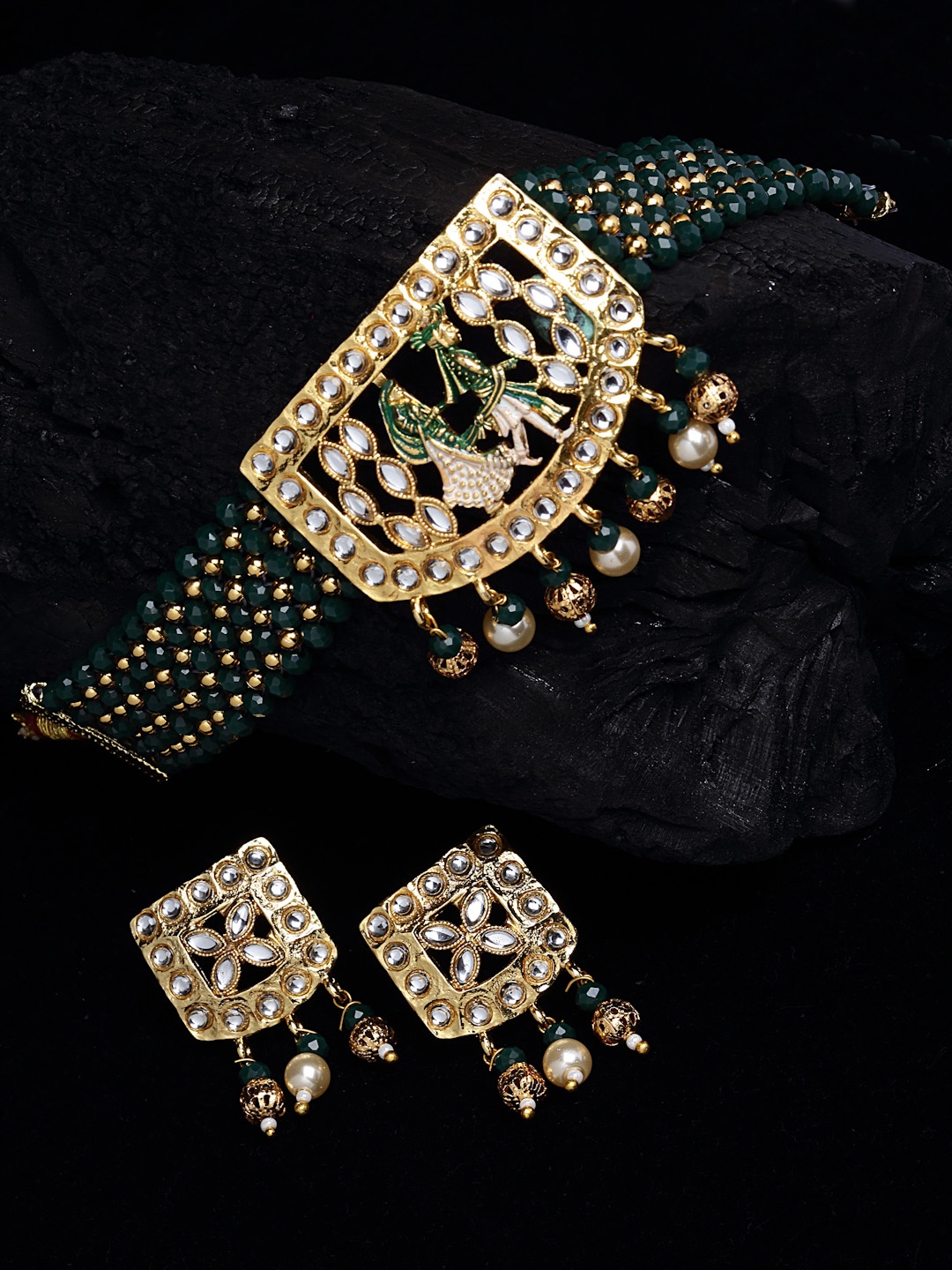 

PANASH Gold-Plated White & Green Kundan Studded & Beaded Handcrafted Jewellery Set