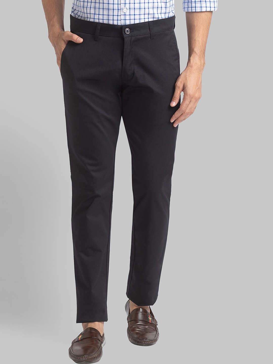 

Parx Men Black Solid Tapered Fit Chinos Trousers