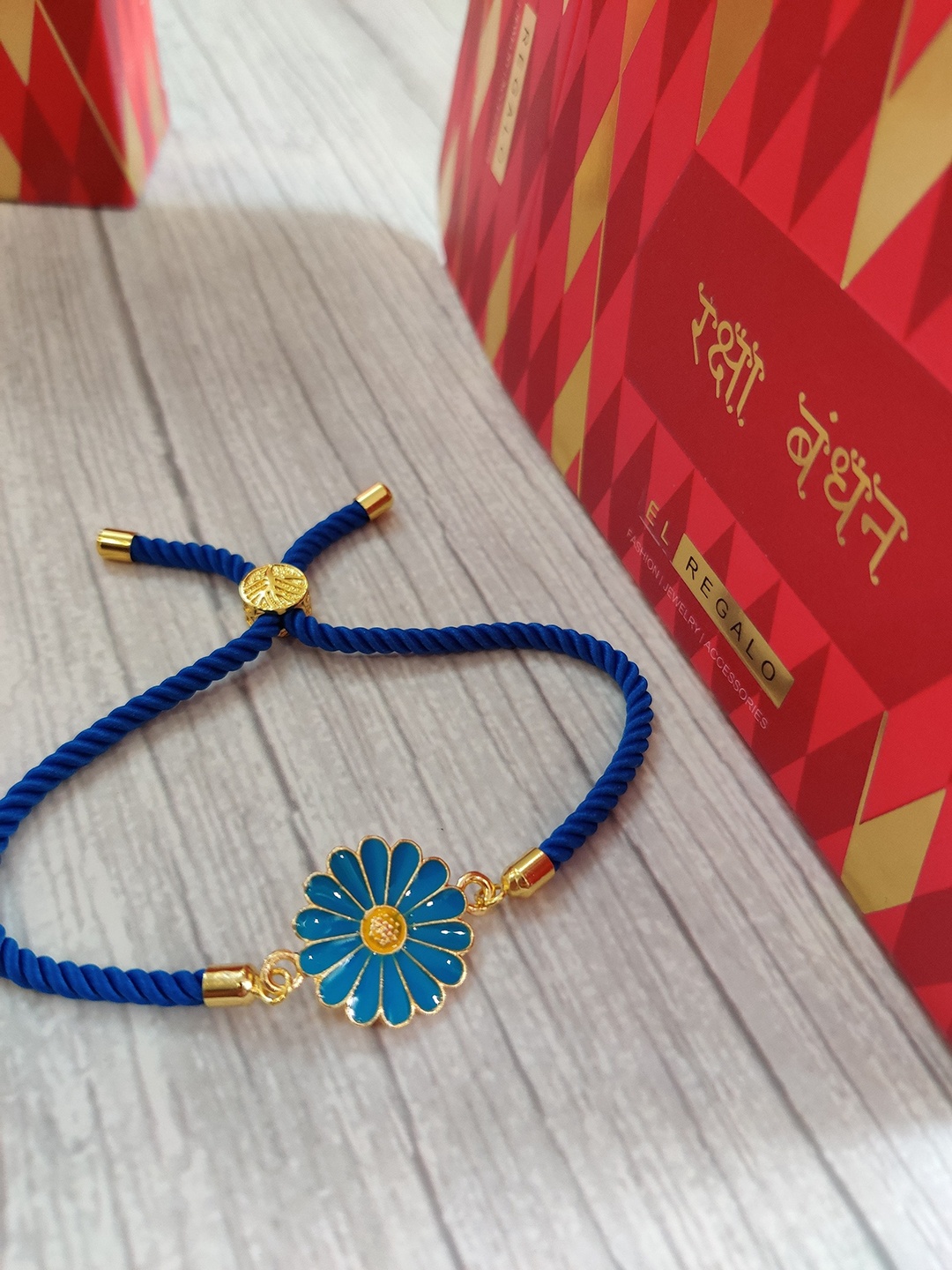 

EL REGALO Unisex Blue & Gold Flower Rakhi