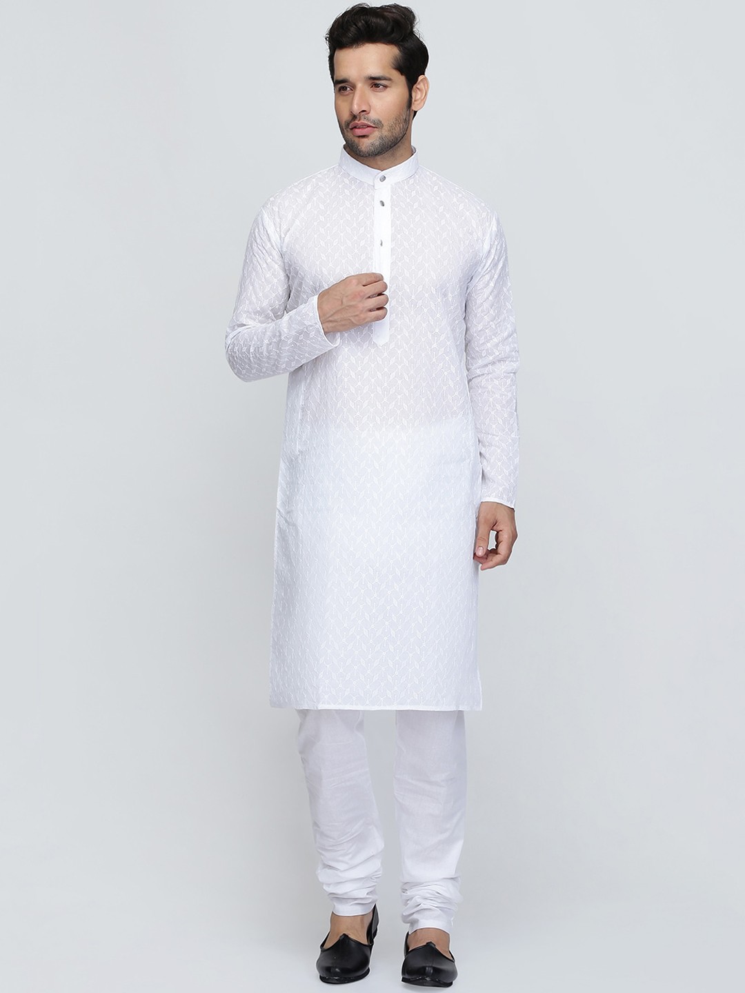 

ROYAL KURTA Men's White Floral Embroidered Pure Cotton Kurta With Pyjama