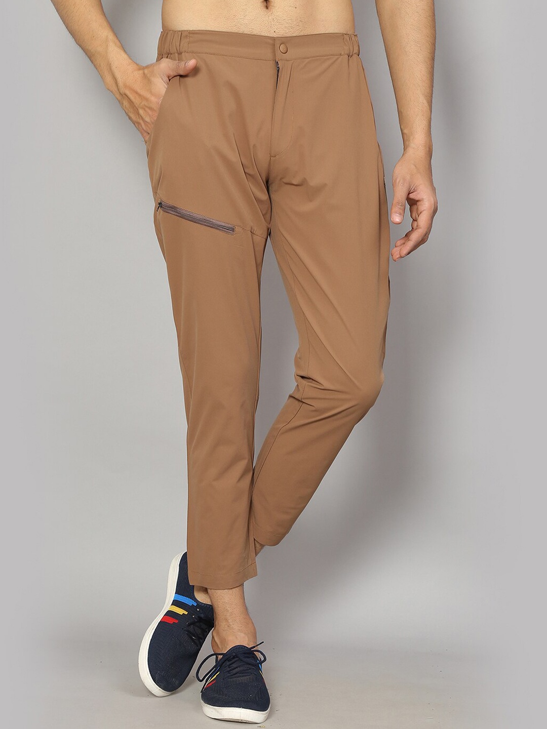 

SIAPA Men Brown Original Chinos Regular Fit Rapid-Dry Lifestyle Solid Trouser