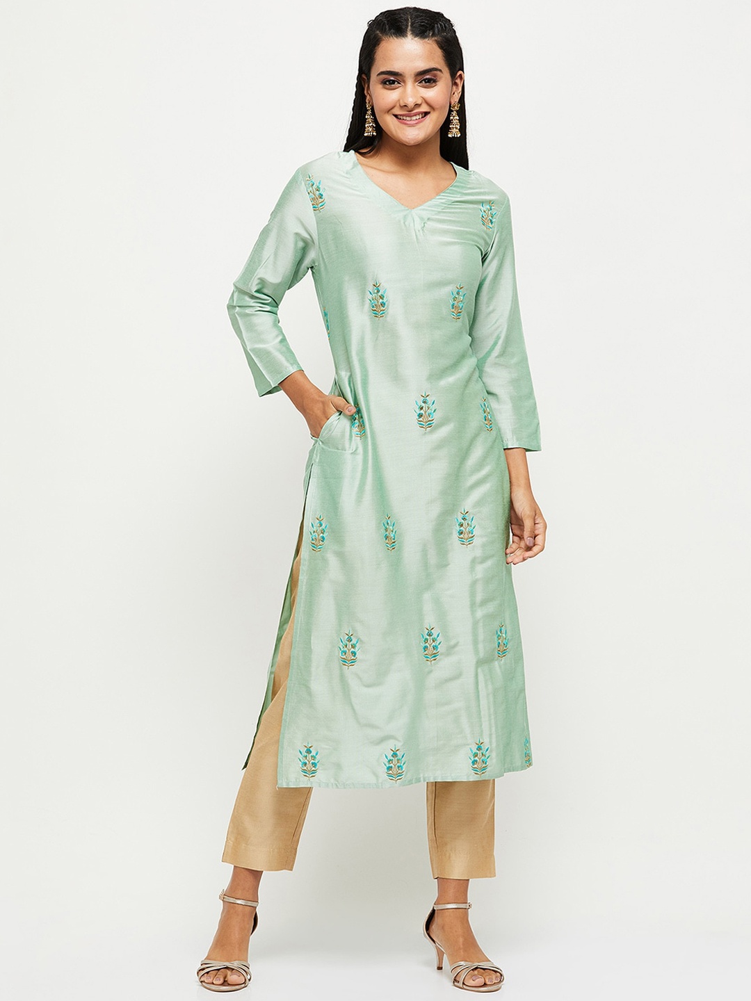 

max Women Blue Floral Embroidered Kurta