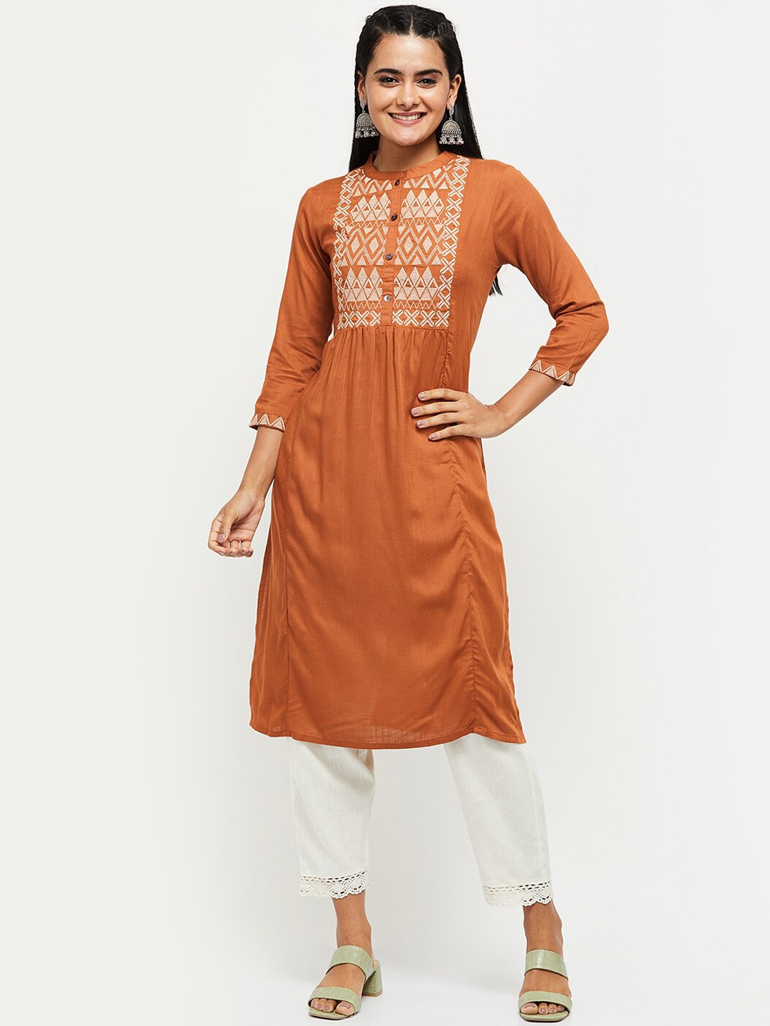 

max Women Rust Yoke Design Thread Work Kurta