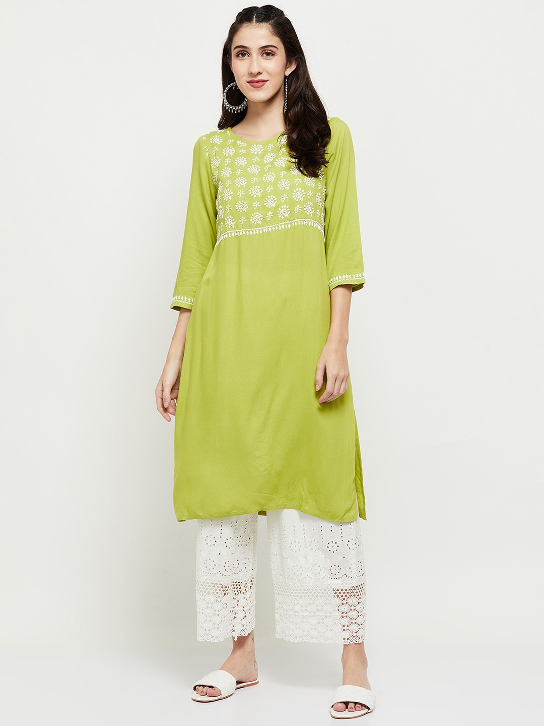 

max Women Green Geometric Yoke Design Flared Sleeves Thread Work Kurta