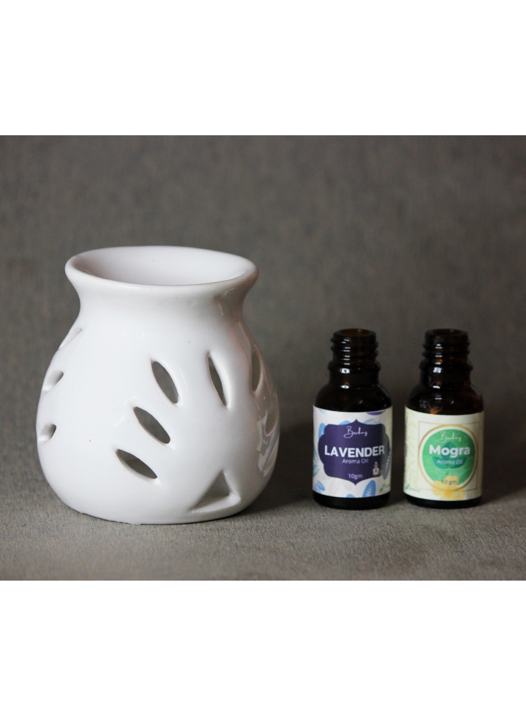 

Brahmz White Ceramic Aroma Oil Diffuser Burner with 2 Aroma Oils