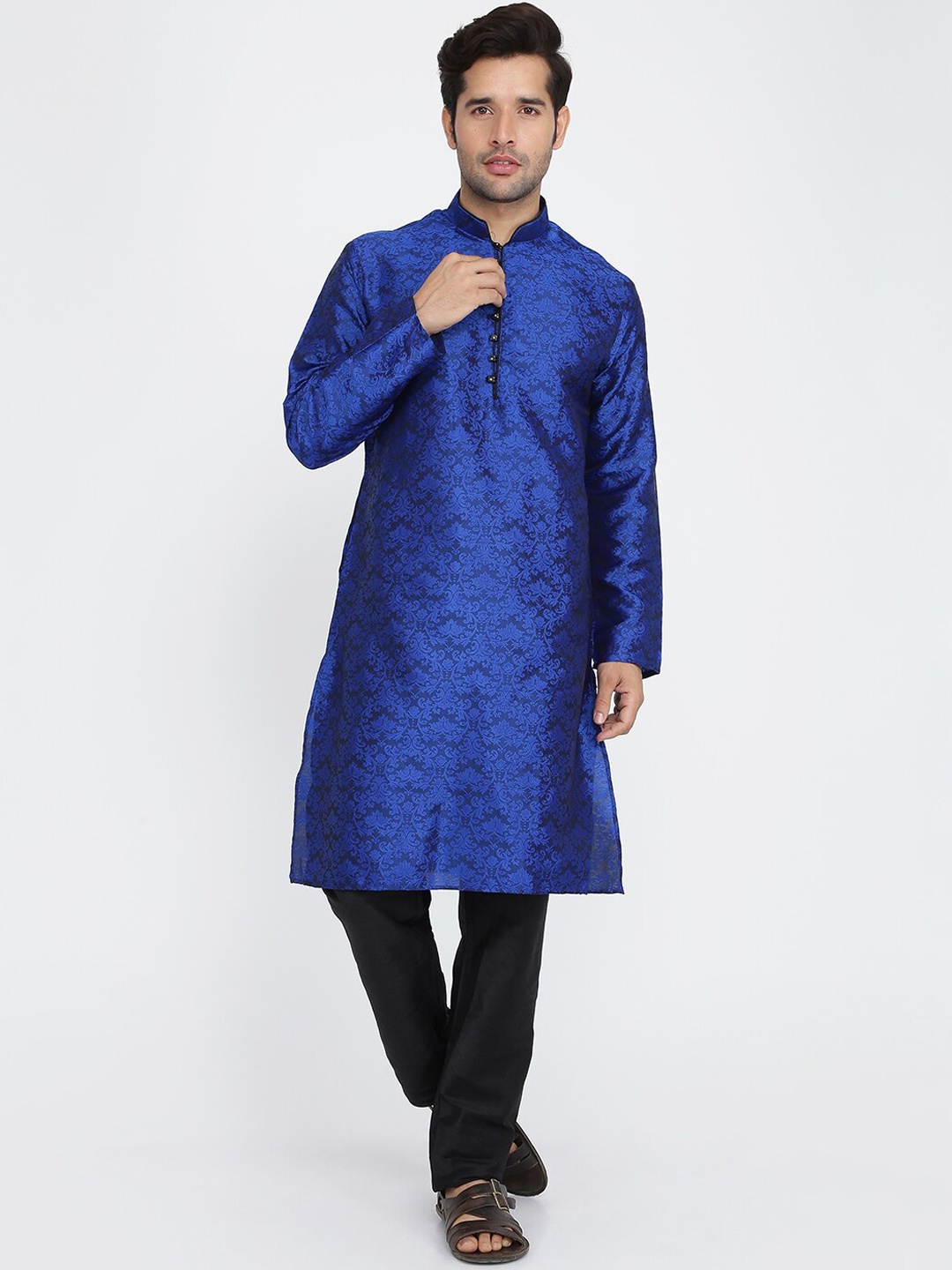 

ROYAL KURTA Men Blue Floral Kurta with Pyjamas