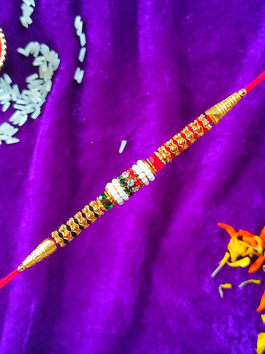 

CRAYTON Men Gold-Toned & White Beaded Rakhi