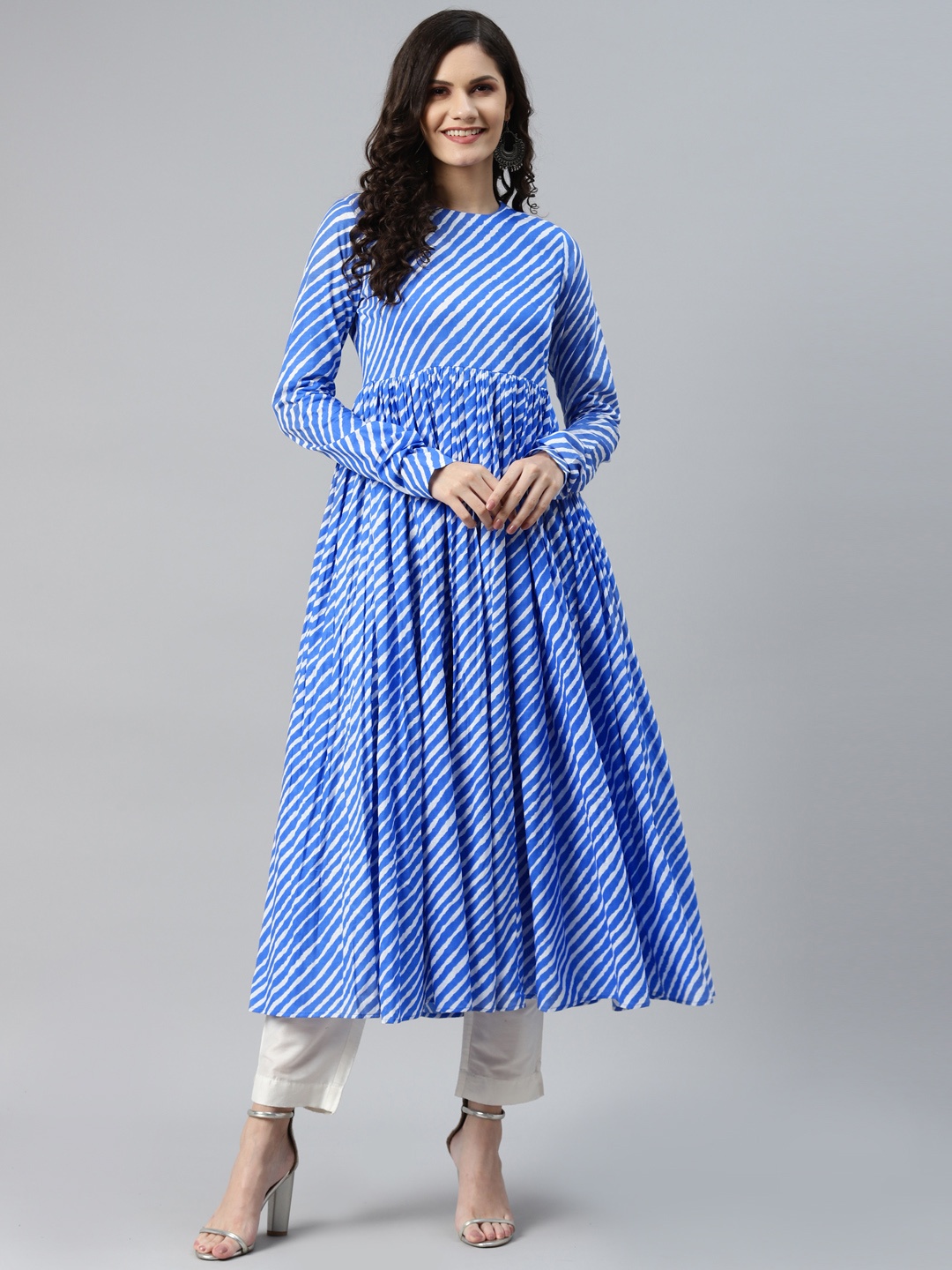 

MBE Women Blue & White Leheriya Printed Indigo Anarkali Kurta