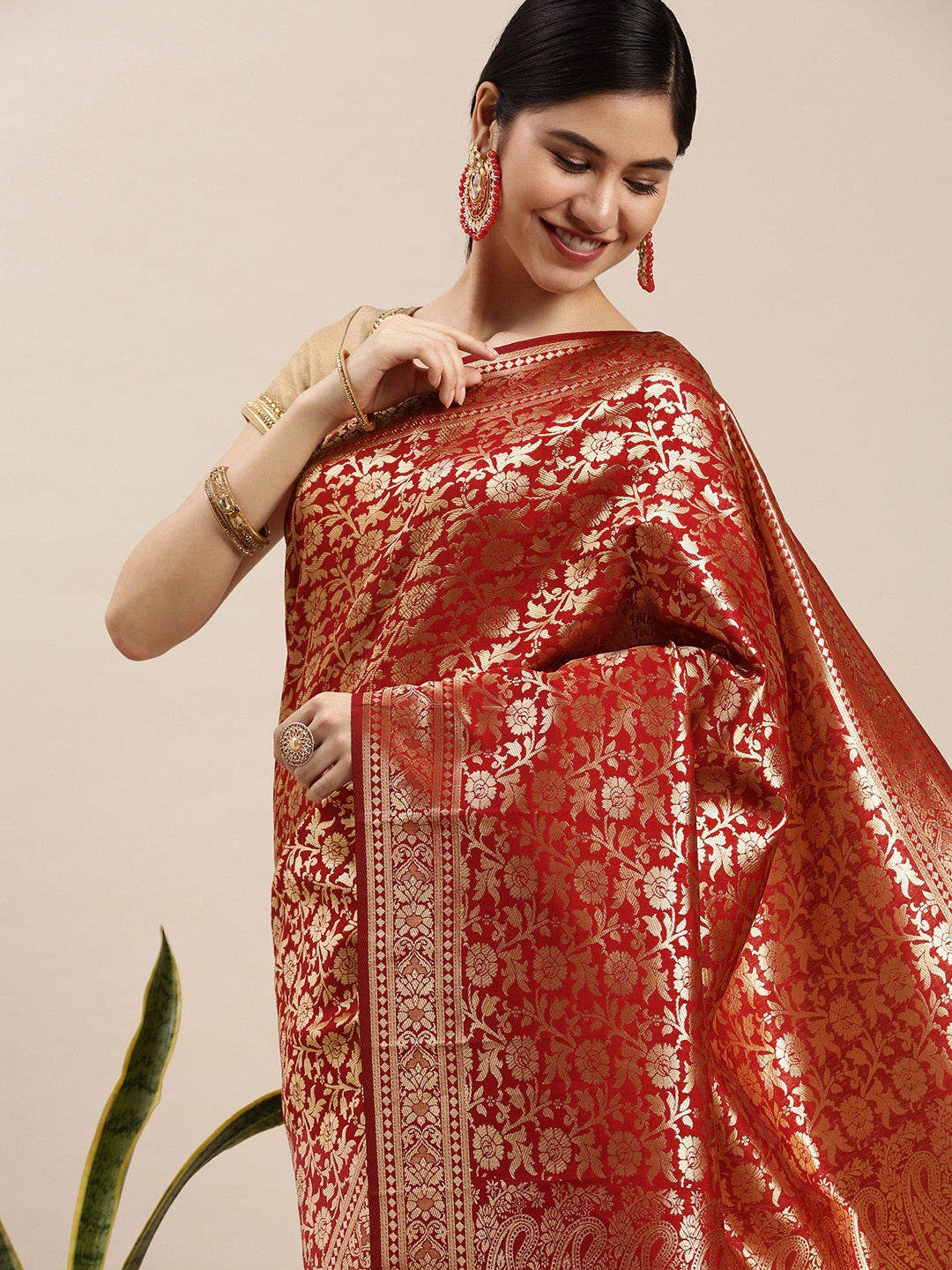 

Hinayat Fashion Red Ethnic Motifs Zari Silk Blend Banarasi Saree