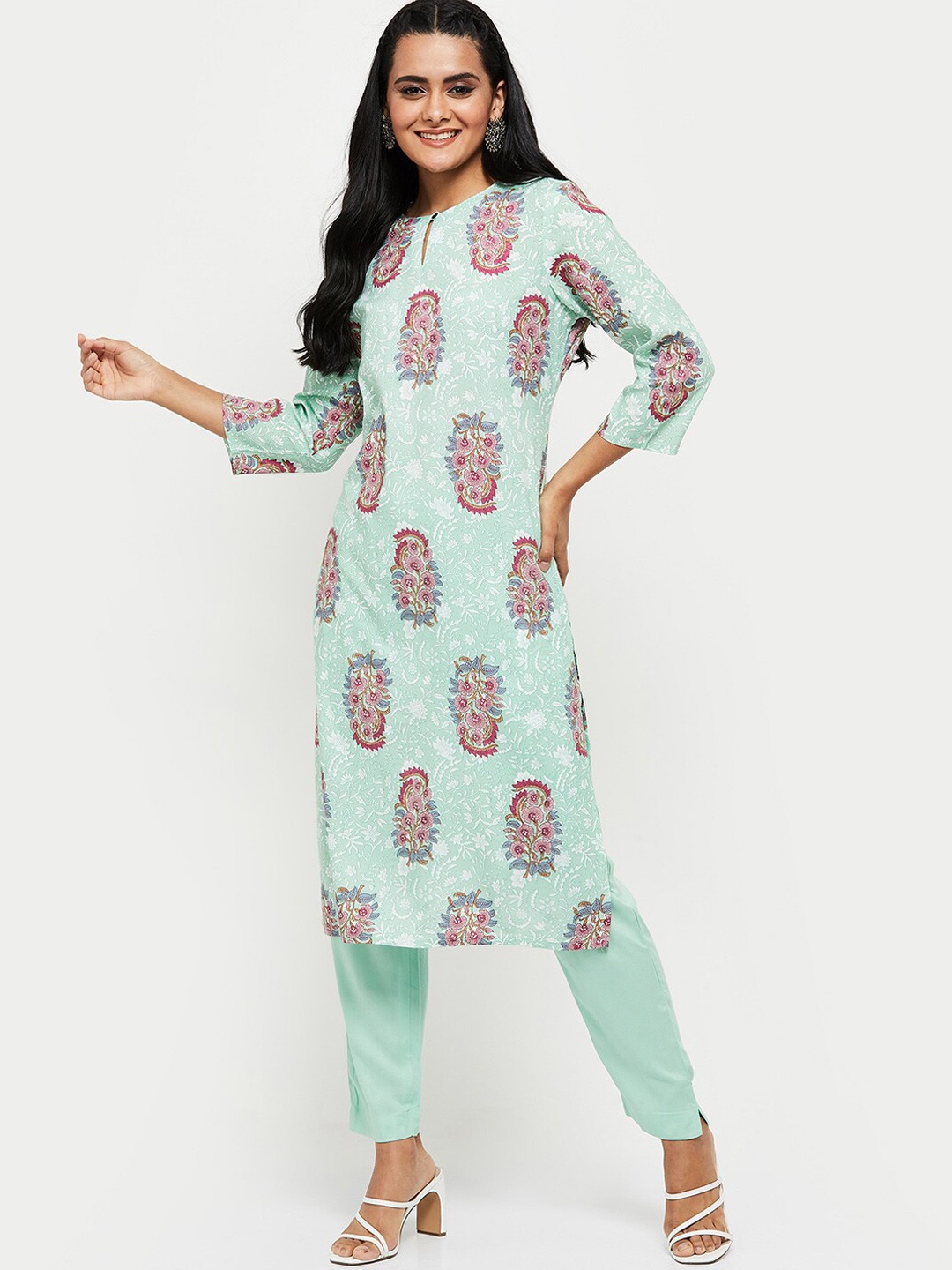 

max Women Green Floral Printed Kurta with Trousers