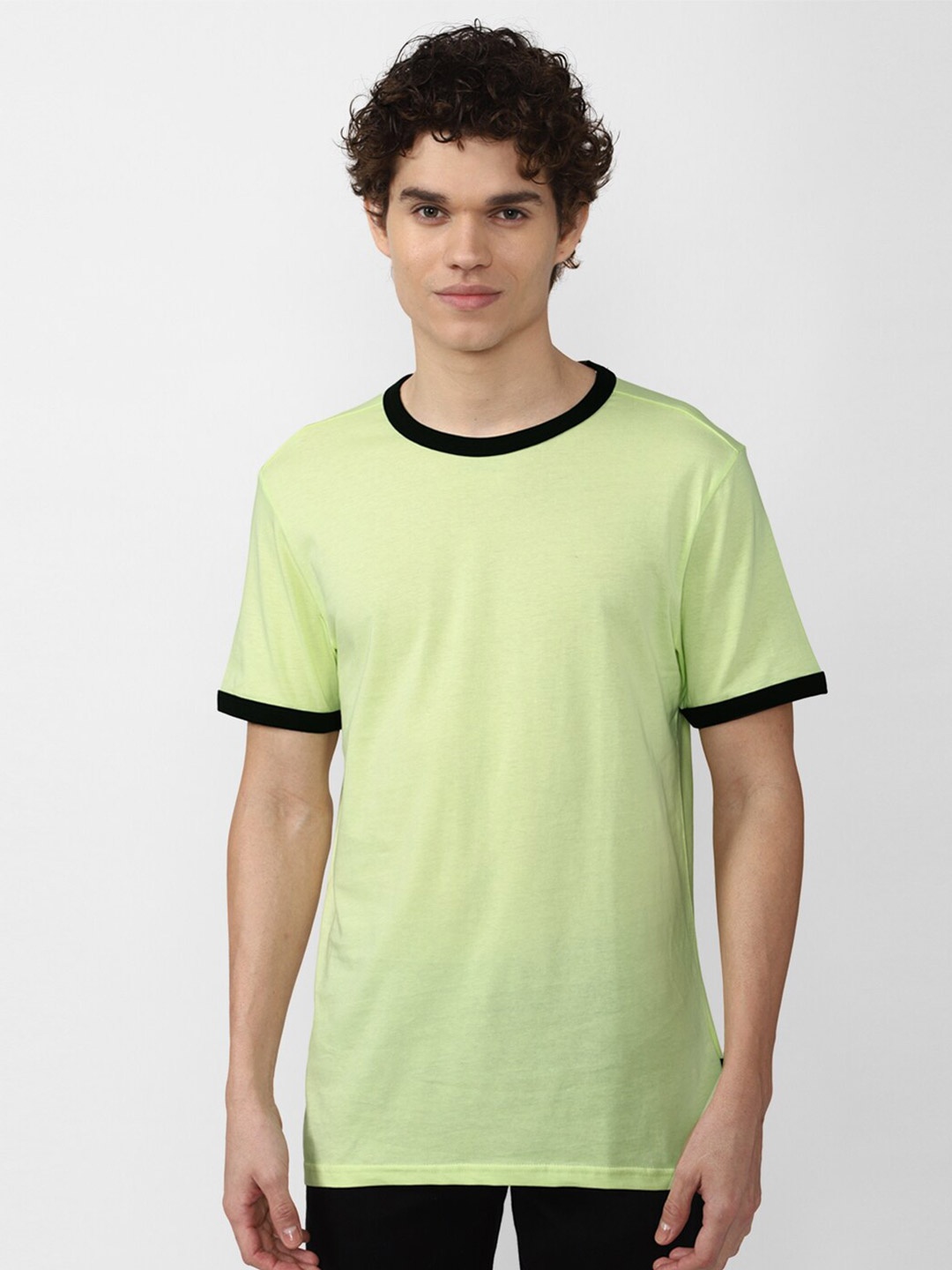 

FOREVER 21 Men Green Solid Cotton T-shirt