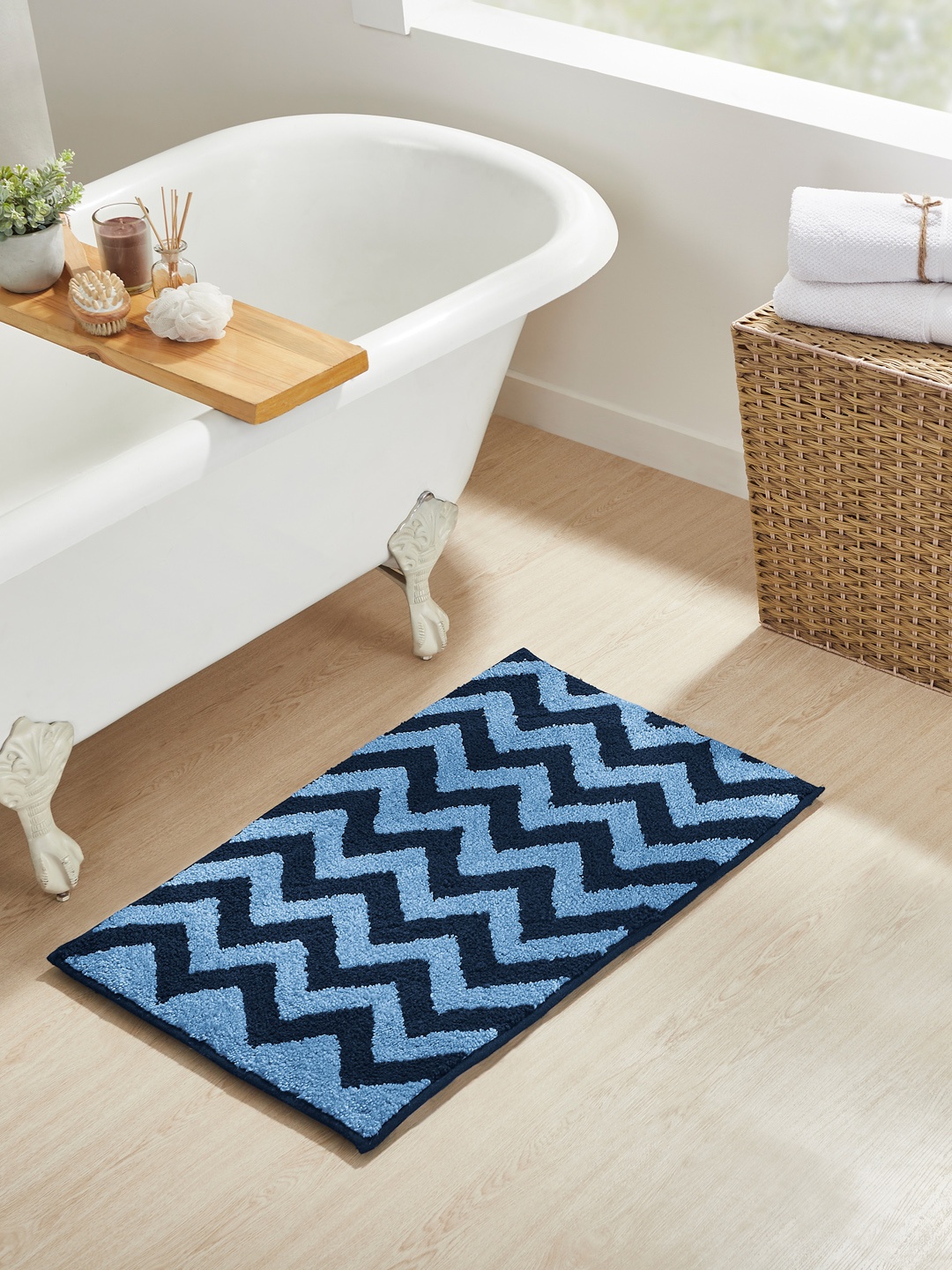 

Pano Navy Blue Chevron Stripeed Reversible 1634GSM Bathrugs