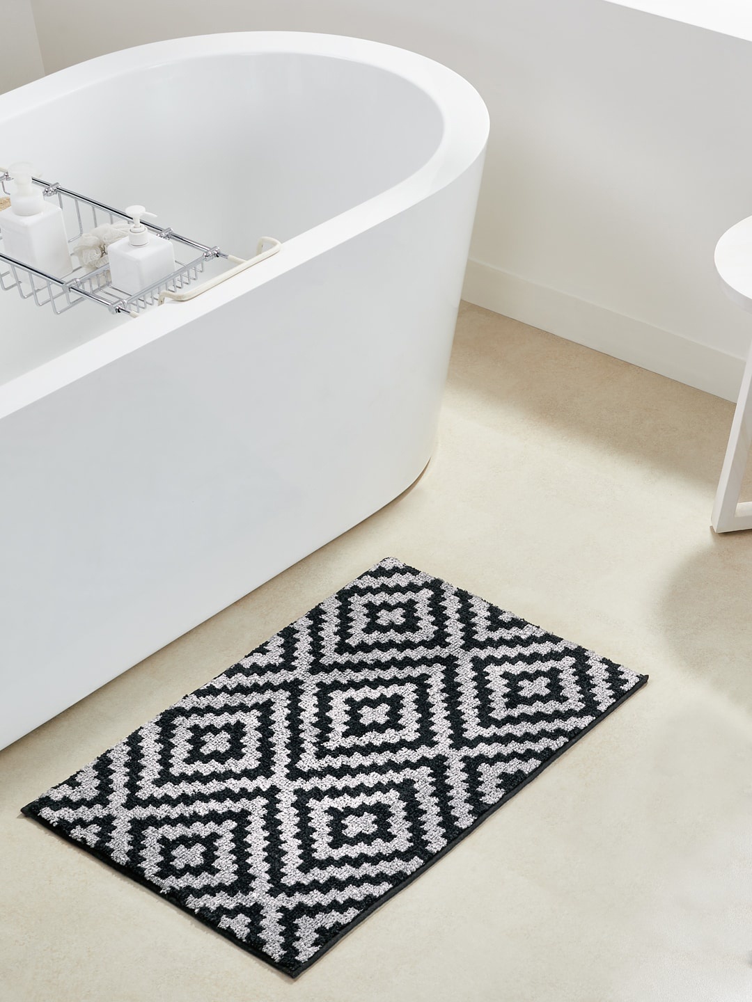 

Pano Black & White Knitted 1902 GSM Anti-Skid Bath Rugs, Silver