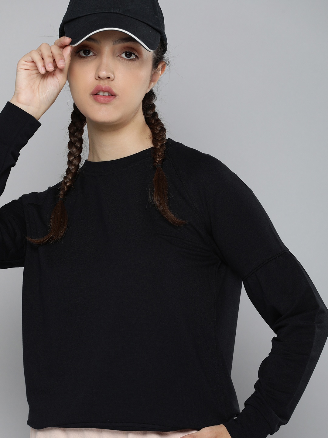 

Skechers Women Solid T-shirt, Black