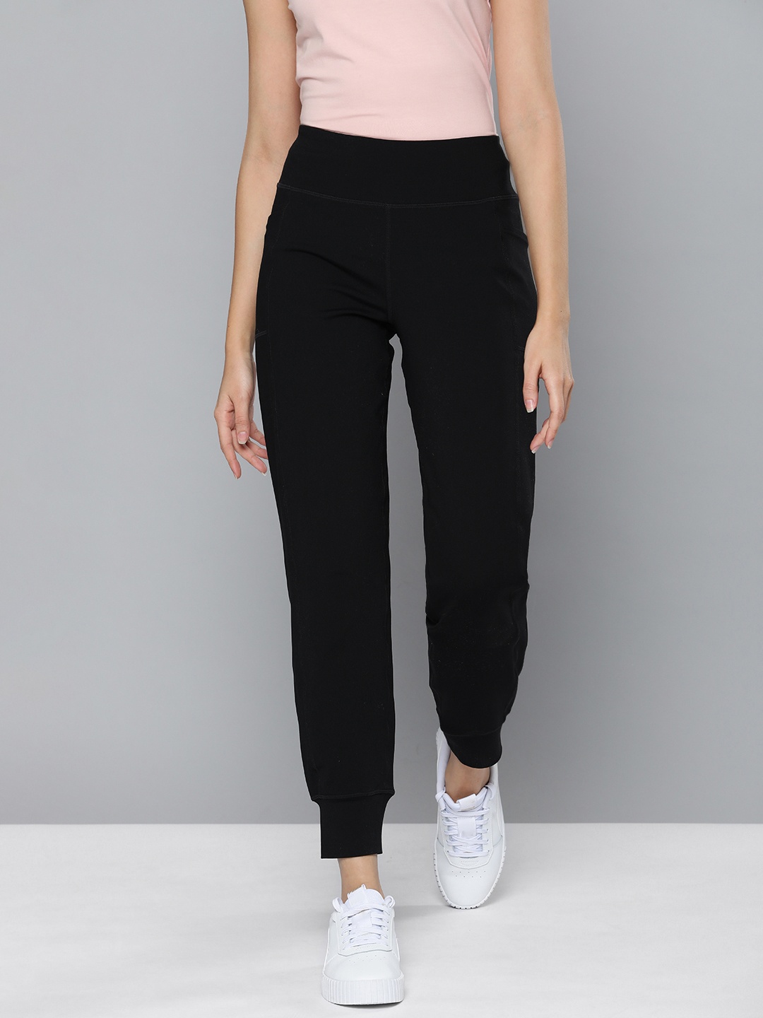 

Skechers Women Solid Regular Fit THE GOWALK EVOLUTION Joggers, Black