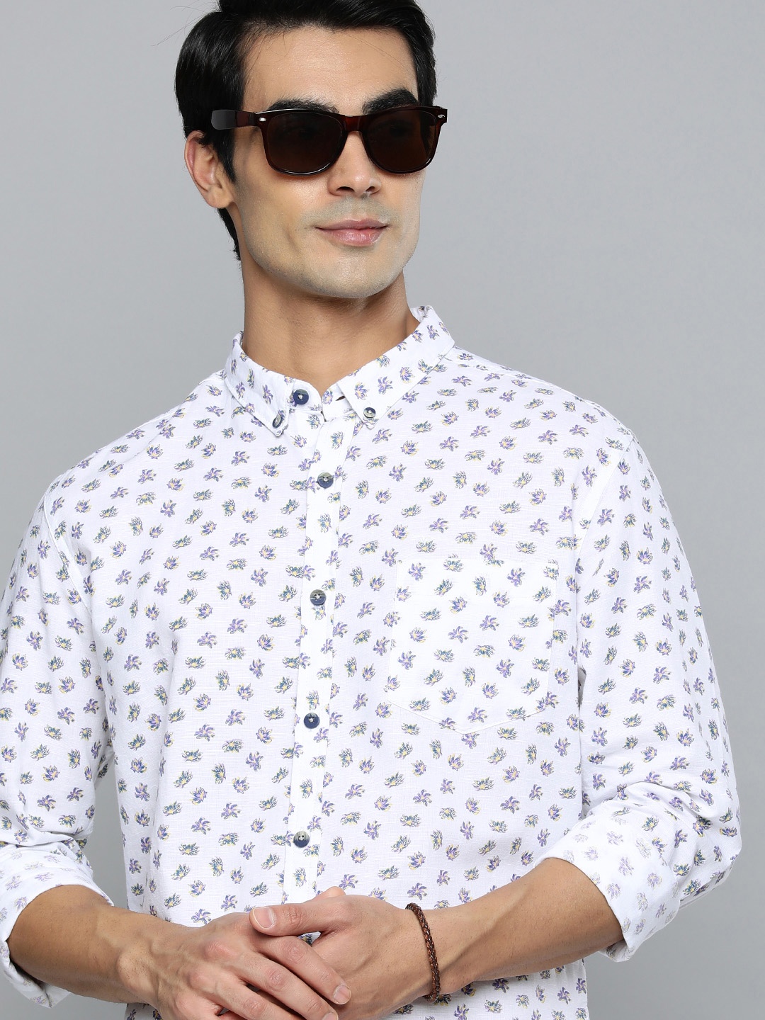 

Flying Machine Men White And Blue Slim Fit Floral Printed Pure Cotton Casual Shirt