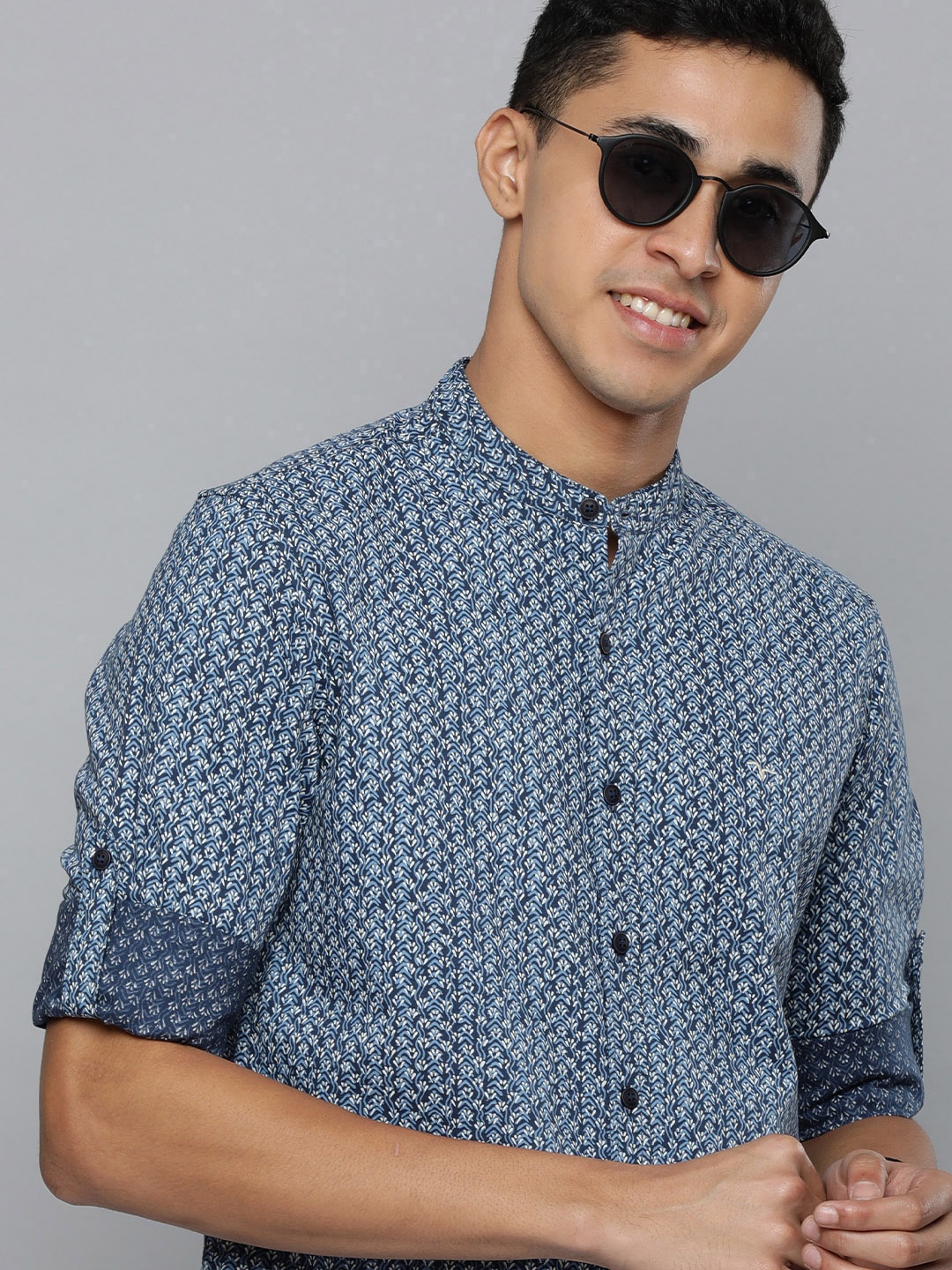 

Flying Machine Men Navy Blue & White Slim Fit Printed Pure Cotton Casual Shirt