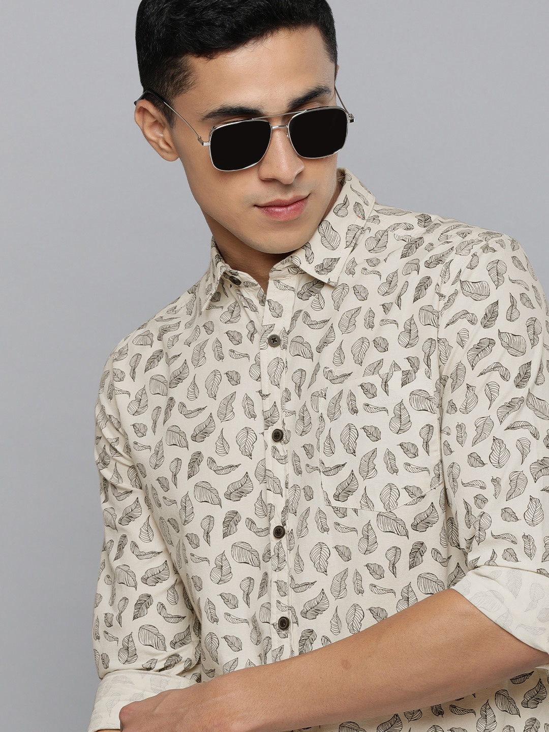 

Flying Machine Men Off-White Floral Printed Pure Cotton Slim Fit Casual Shirt