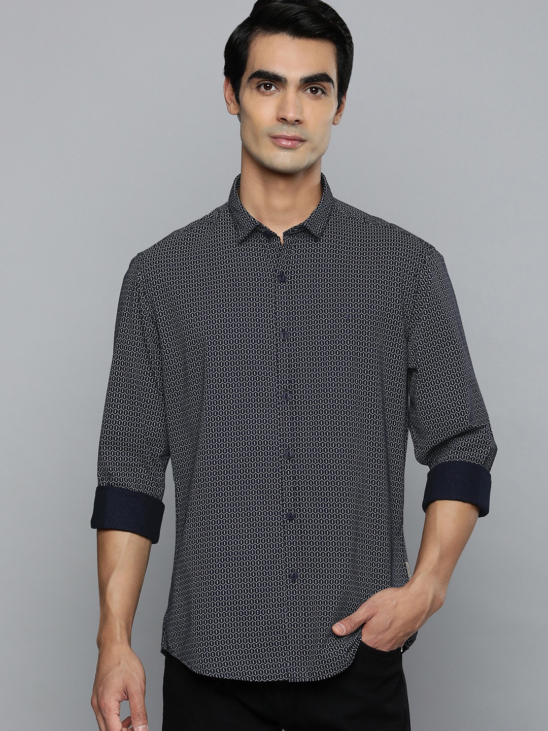 

Flying Machine Men Navy Blue Slim Fit Geometric Opaque Printed Pure Cotton Casual Shirt