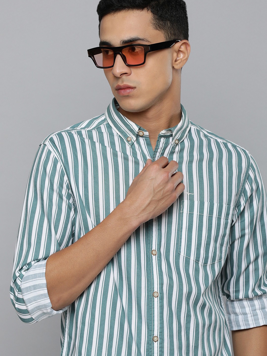 

Flying Machine Men Green Striped Pure Cotton Slim Fit Casual Shirt