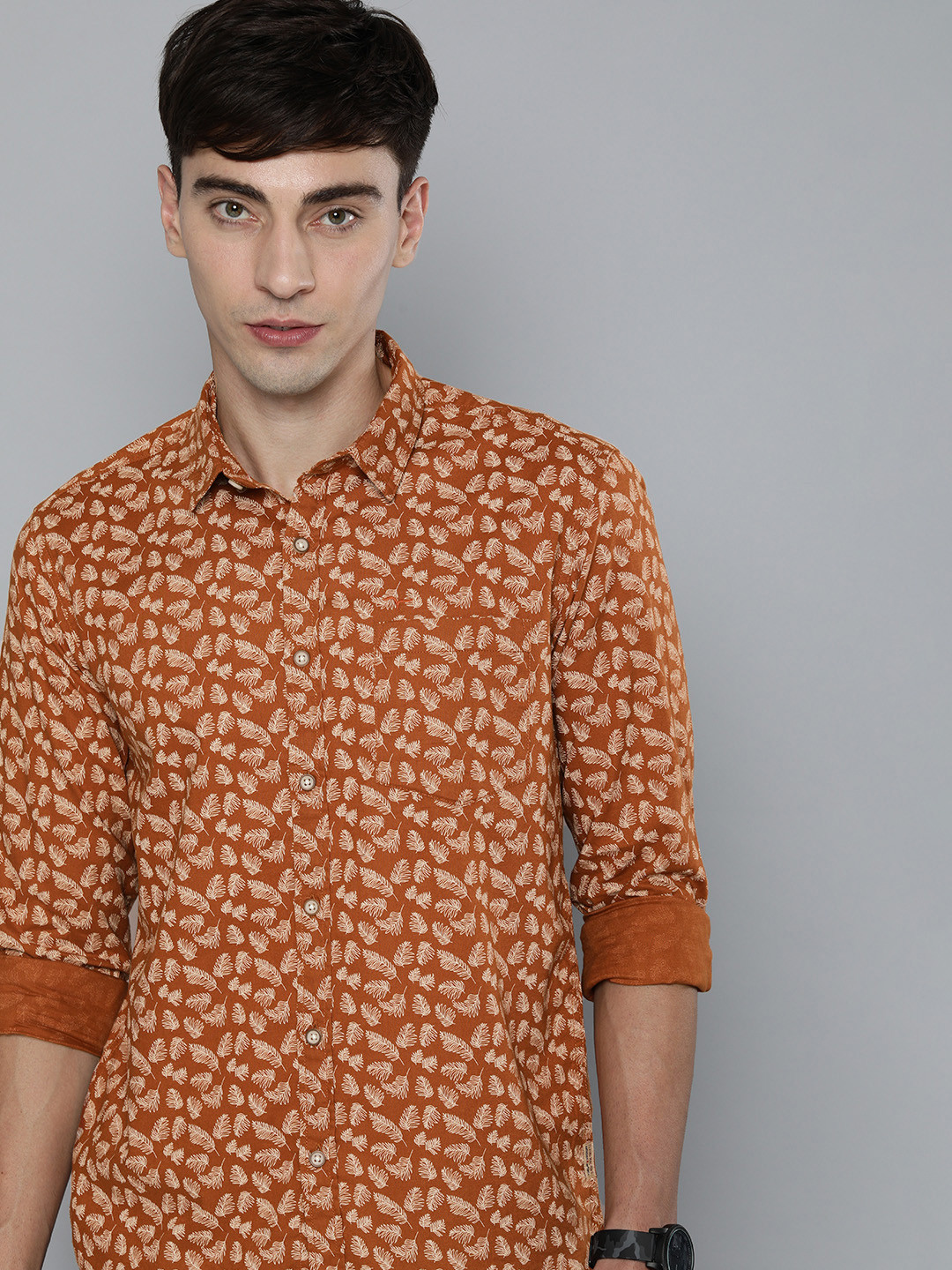 

Flying Machine Men Rust Brown & Off-White Slim Fit Tropical Printed Cotton Casual Shirt