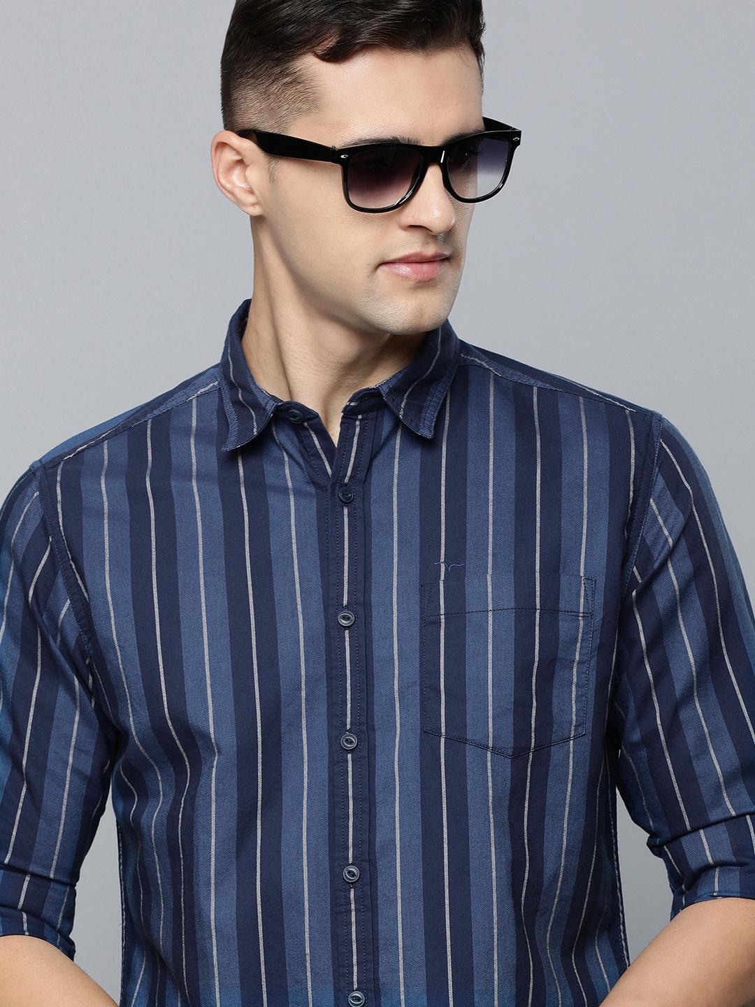 

Flying Machine Men Blue & White Slim Fit Striped Pure Cotton Casual Shirt