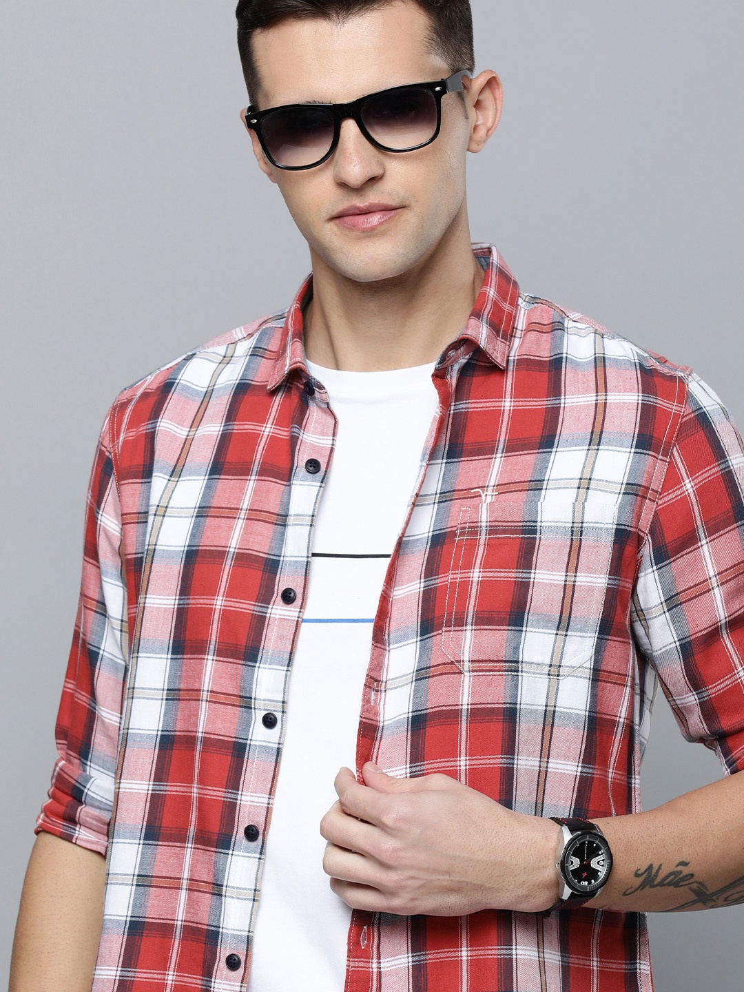 

Flying Machine Men Red & White Slim Fit Checked Pure Cotton Casual Shirt
