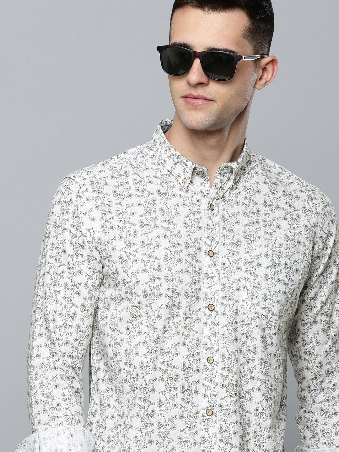 

Flying Machine Men Off-White Floral Printed Pure Cotton Slim Fit Casual Shirt