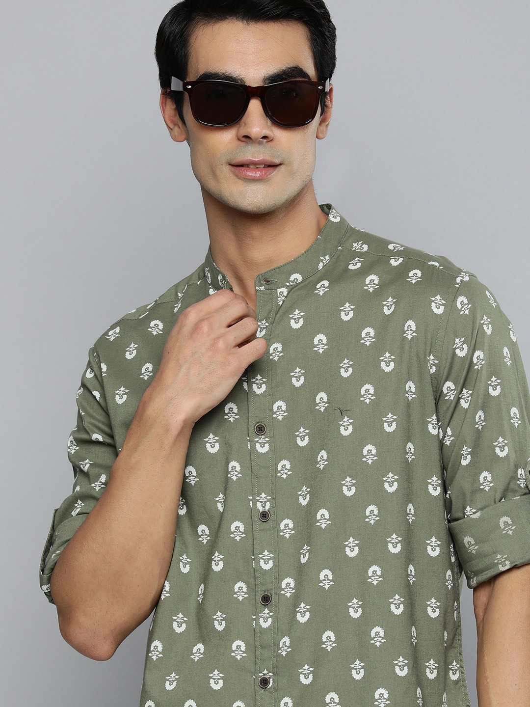 

Flying Machine Men Olive Green And White Slim Fit Floral Printed Pure Cotton Casual Shirt