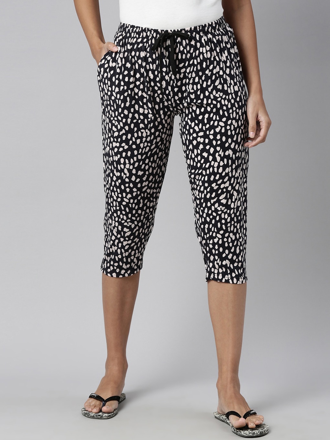 

Kryptic Women Black & White Printed Capris