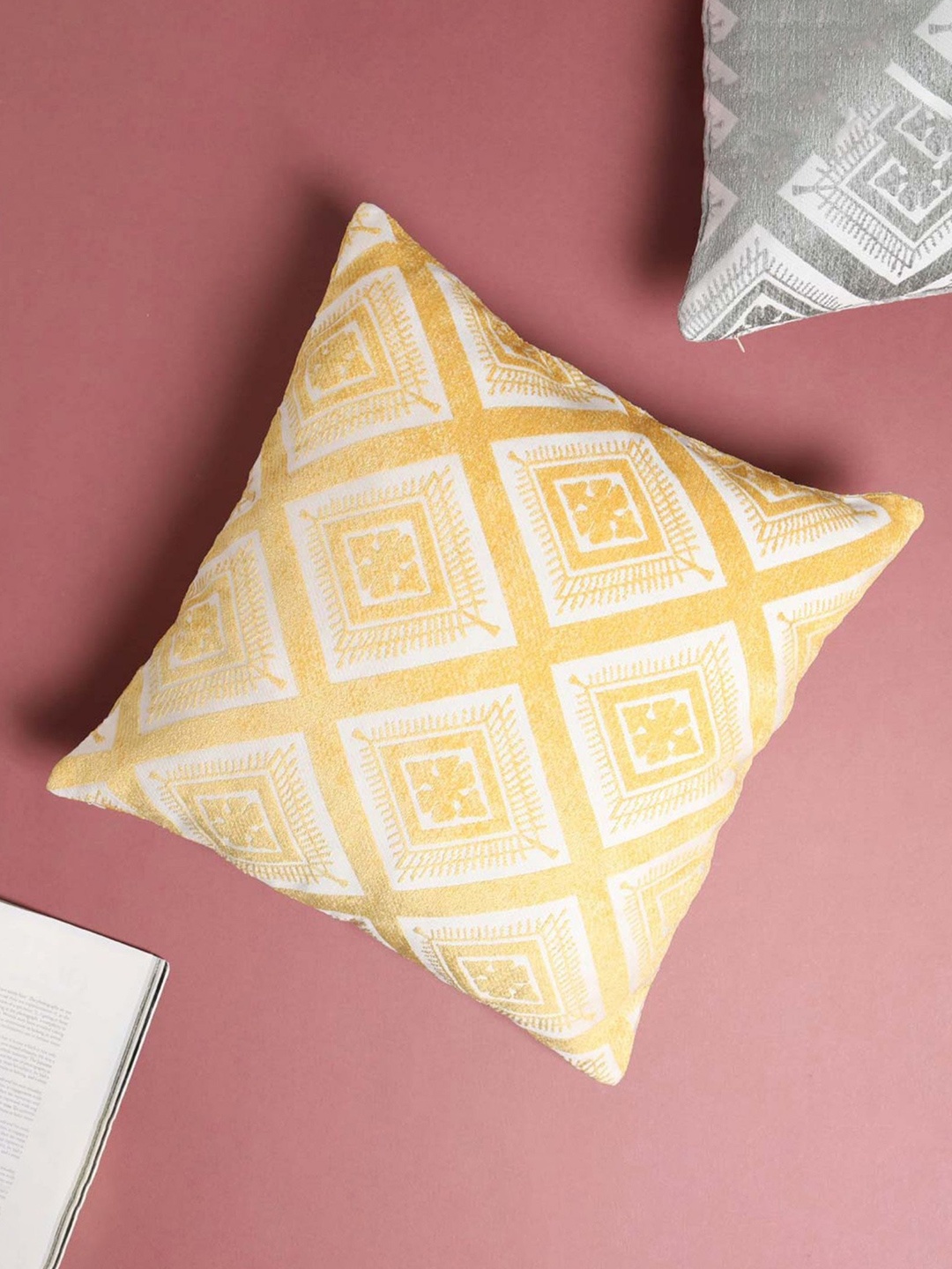 

Nestasia Yellow and White Chair Cushion Cover