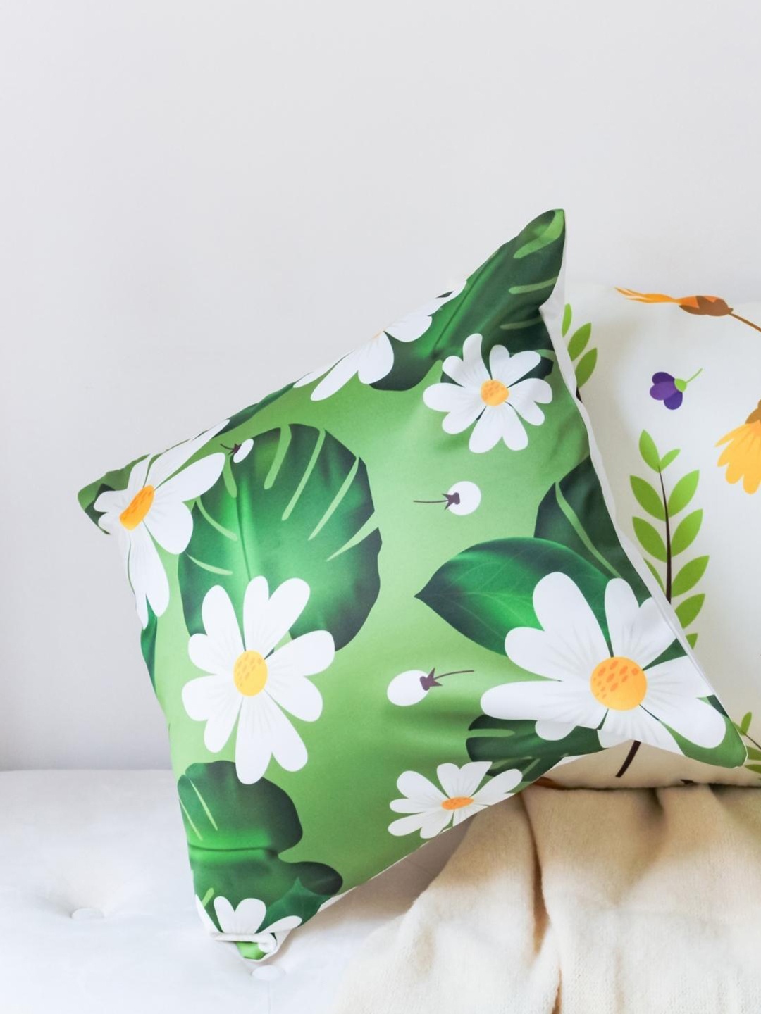 

Nestasia Green and White Flower Design Cushion Cover