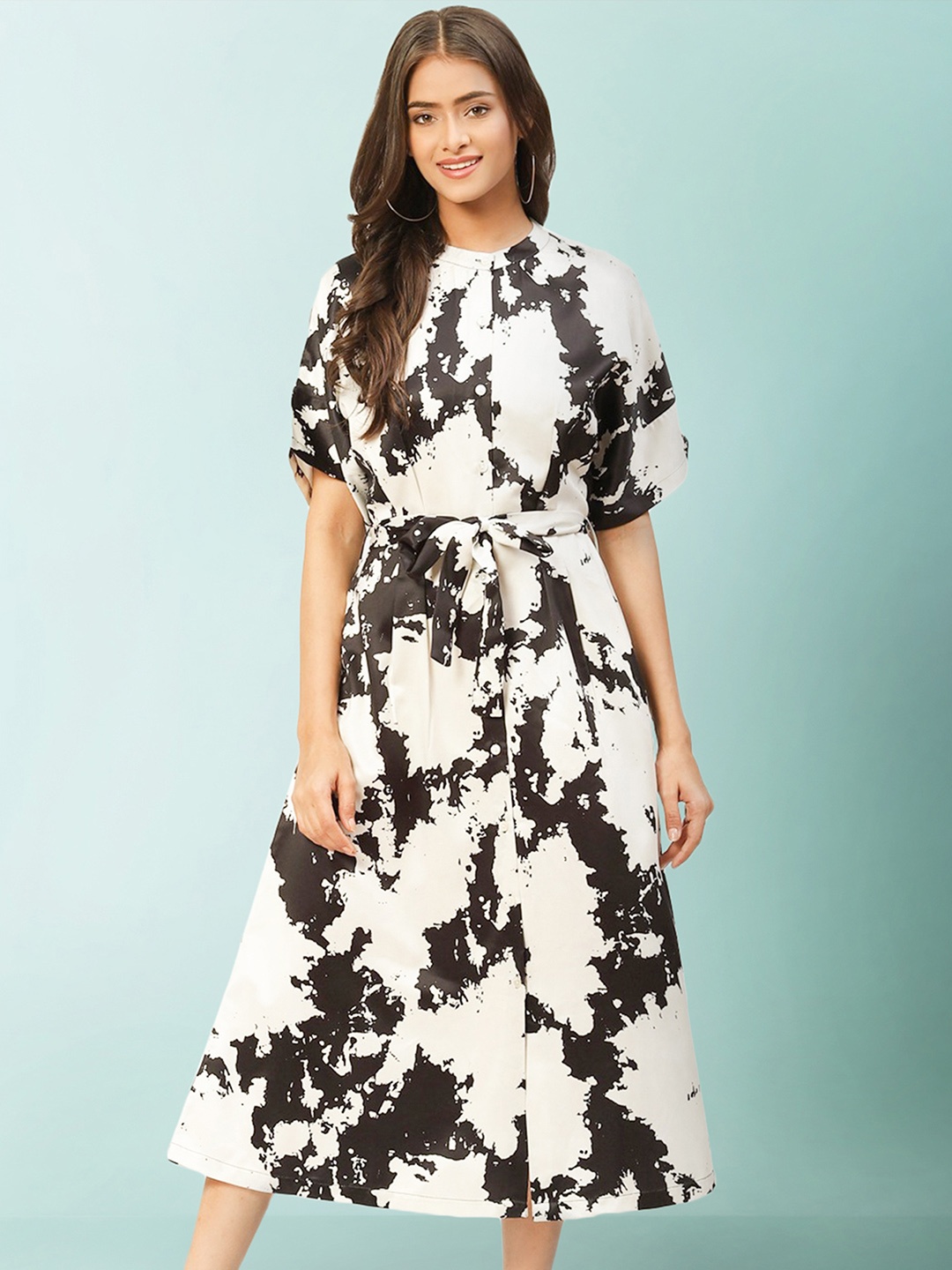 

LILL Off White Floral Midi Dress